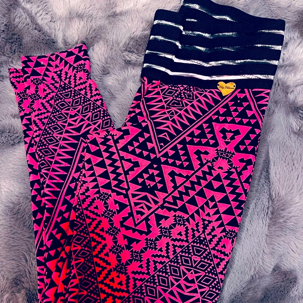 BNWT Cute Booty Lounge Hot Pink & Black leggings Small